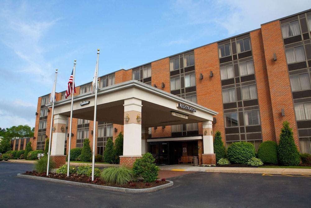 Radisson Hotel And Suites Chelmsford, Ma Exterior photo
