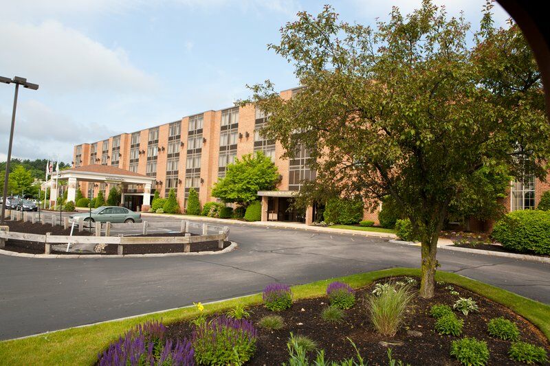 Radisson Hotel And Suites Chelmsford, Ma Exterior photo